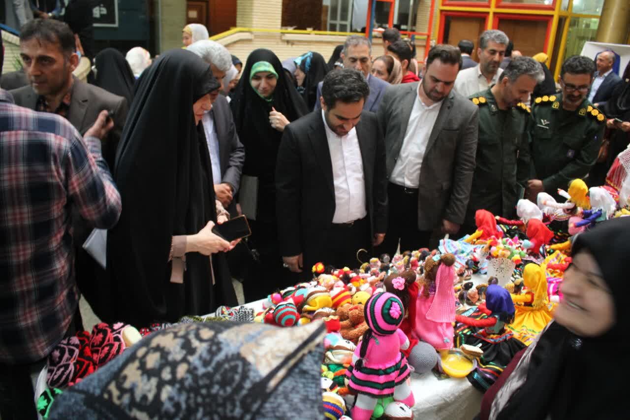 برپایی نمایشگاه غذا و لباس های محلی در رشت