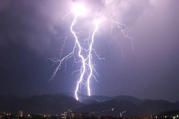 جان باختن مرد 57 ساله شفتی بر اثر برخورد صاعقه