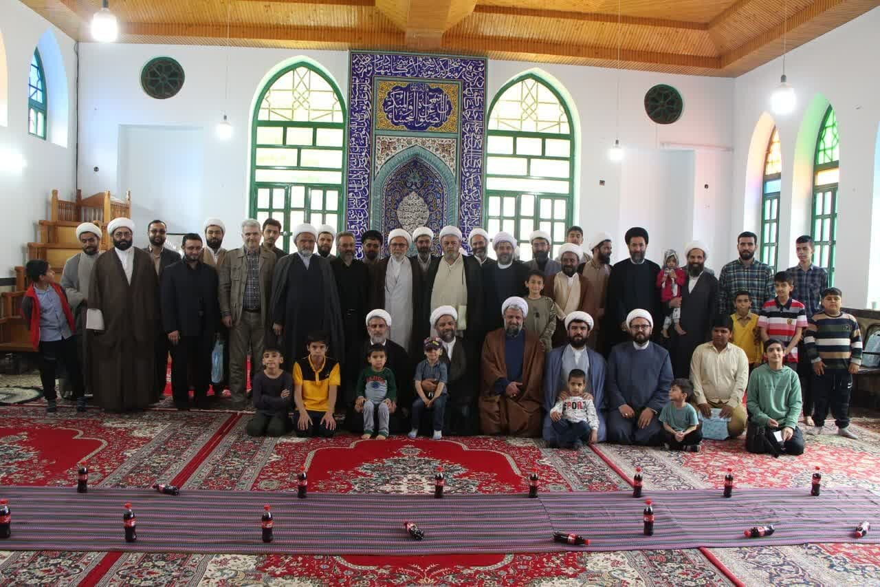 حضور مدیران کل تبلیغات اسلامی در مرقد مطهر علامه حسن زاده آملی
