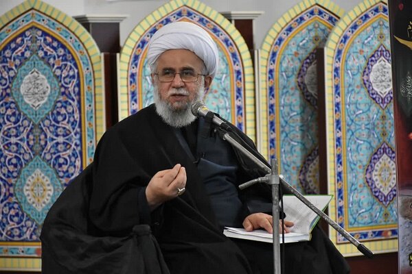 مقابله با انحرافات فکری از اقدامات امام جعفر صادق(ع) بود
