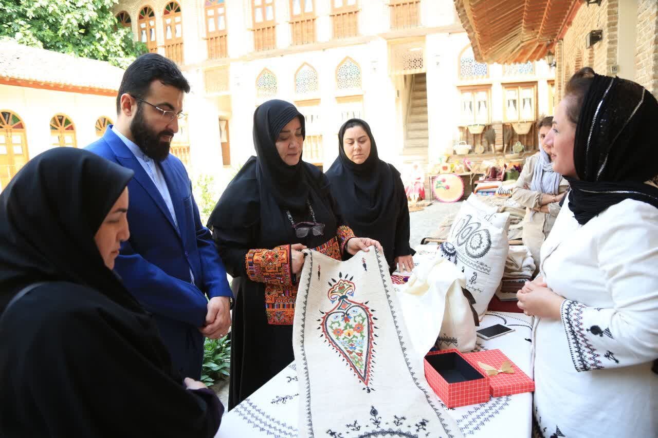 رونق صادرات صنایع‌دستی با نقش آفرینی افراد متخصص محقق می شود
