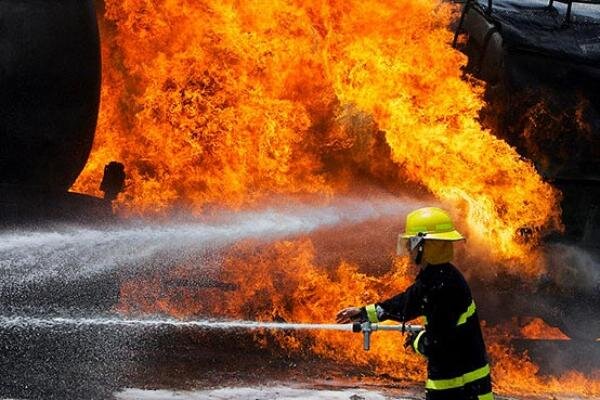 آتش سوزی 5 واحد تجاری در بابل مهار شد