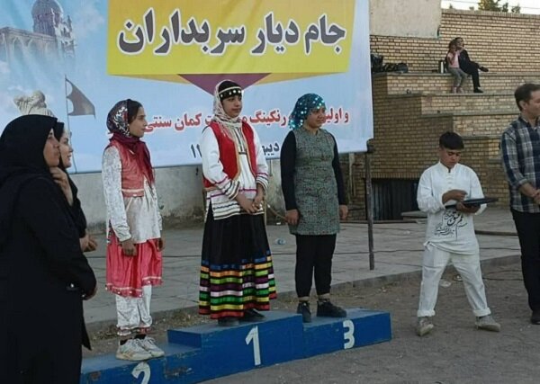 تیر دخترگیلانی در مسابقات تیراندازی با کمان سنتی کشور به هدف خورد