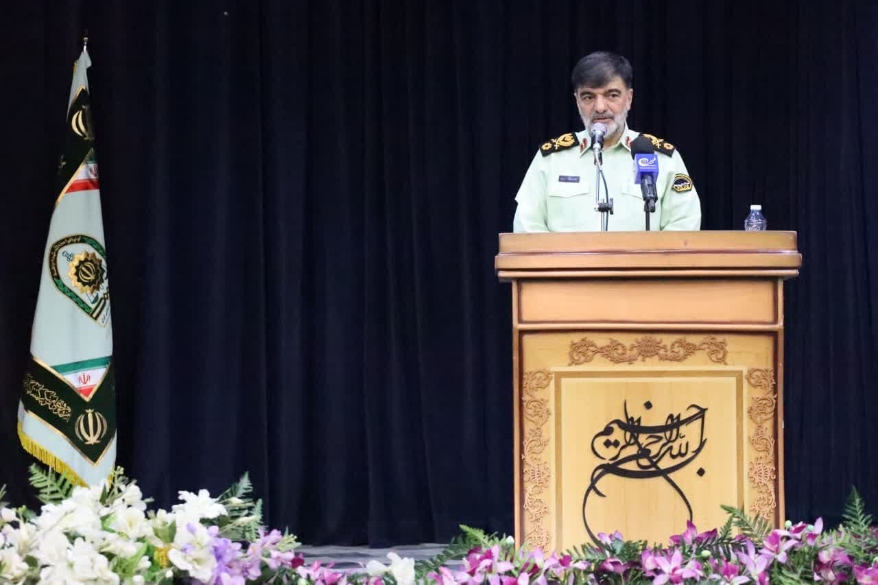 حضرت امام انقلاب را با محور امت و امامت شکل داده است
