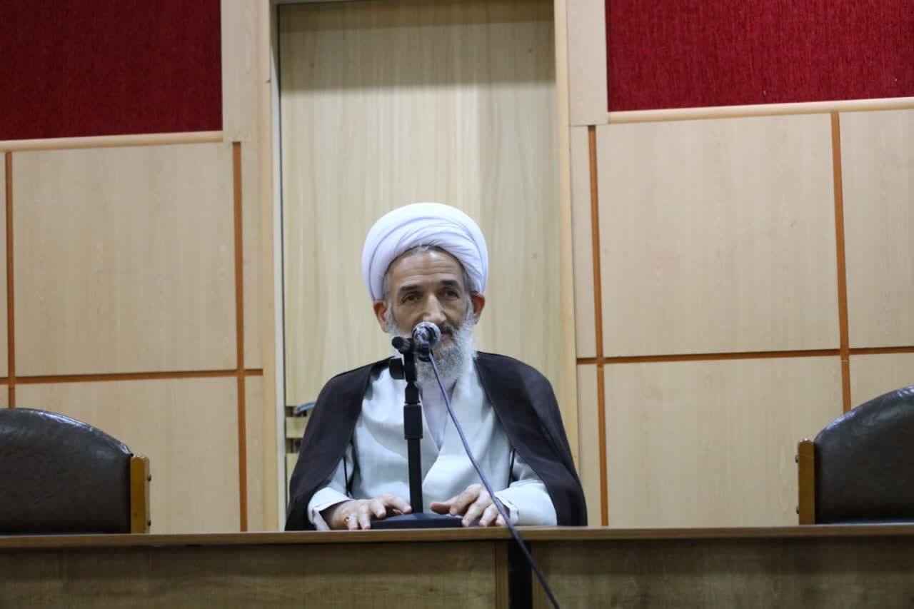 تفکیک خطرناک علم و دین/ مروج اندیشه های «آیت الله فاضل» باشیم