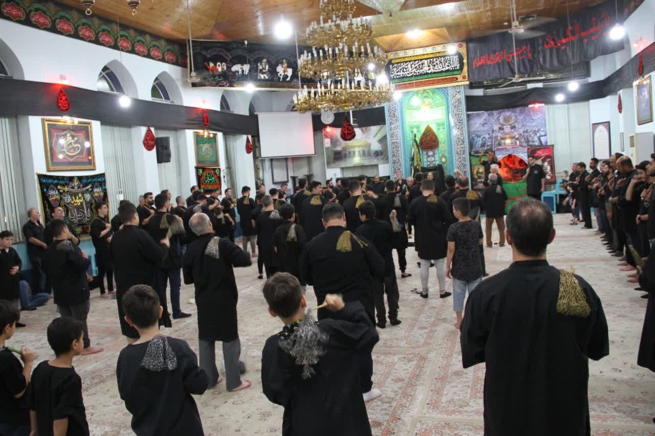 زنجیرزنی عزاداران حسینی در مسجد آبروان آستارا