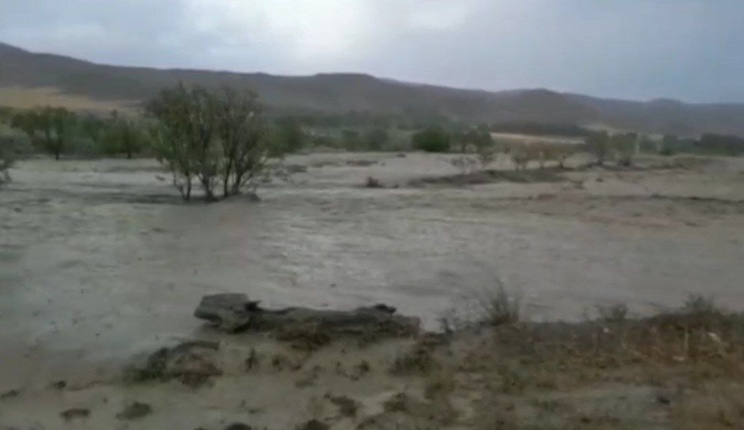 سیلاب تابستانه راه و برق یک روستای بابل را قطع کرد