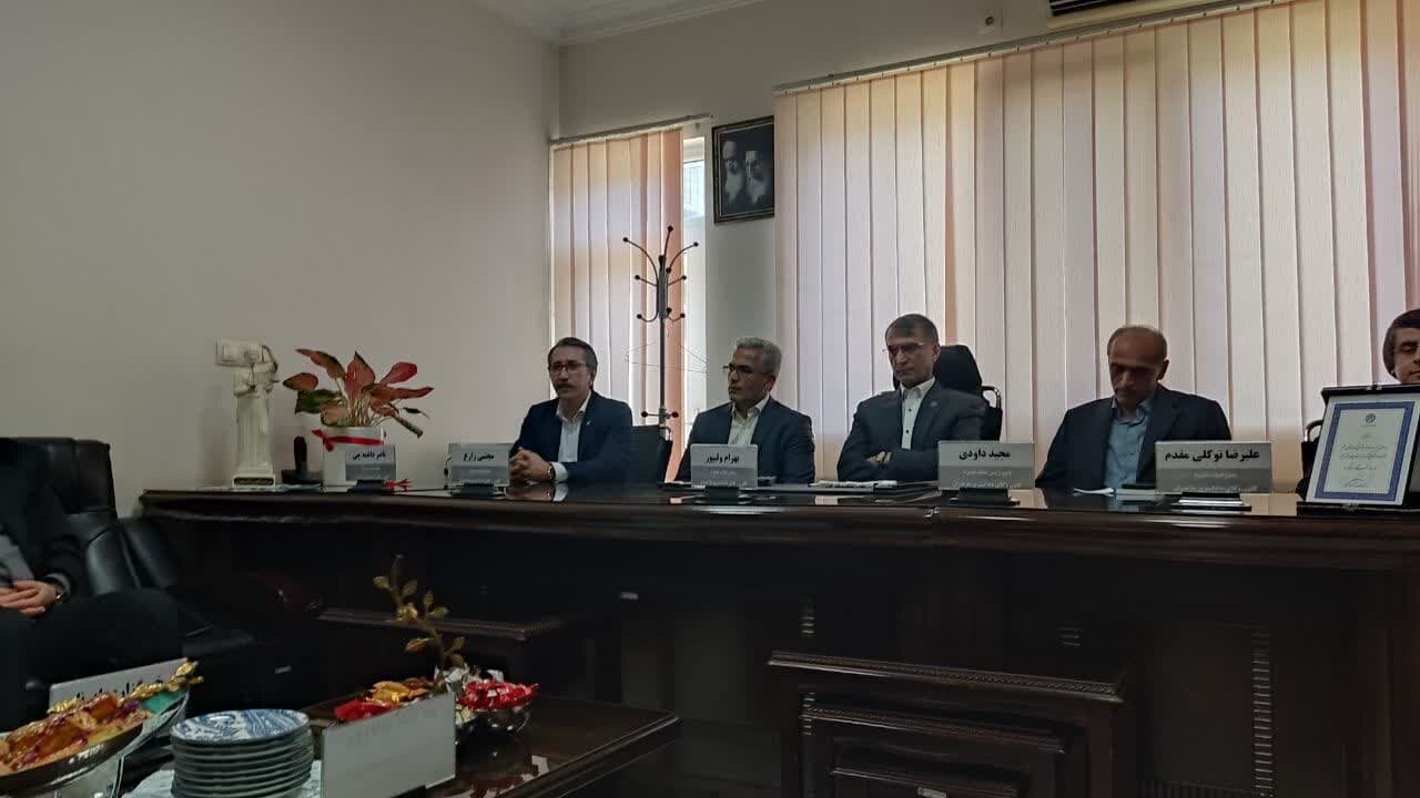 تجلیل از اصحاب رسانه در ساری/ خبرنگاران نورپردازان تاریکی هستند