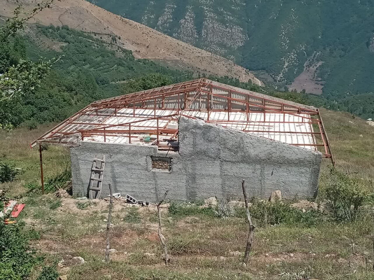 تخریب بنای مسکونی غیرمجاز در گلوگاه رحیم آباد رودسر
