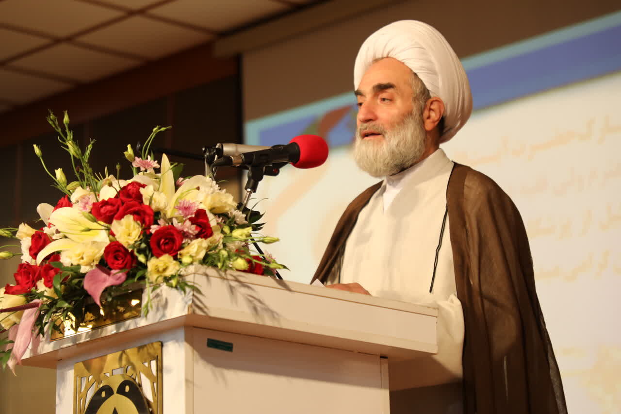 جوانان را با دستاوردهای انقلاب و نظام آشنا کنید