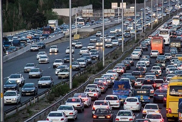 ترافیک در خروجی های گیلان سنگین و پر حجم است