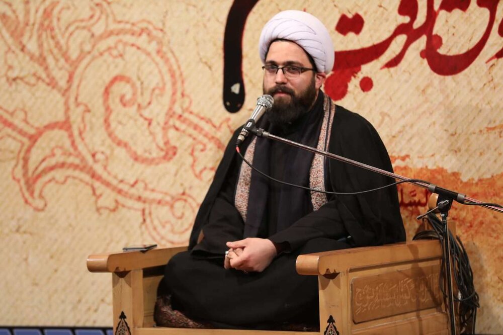 حرکت در مسیر روشنگری و تبیین مجاهدت است