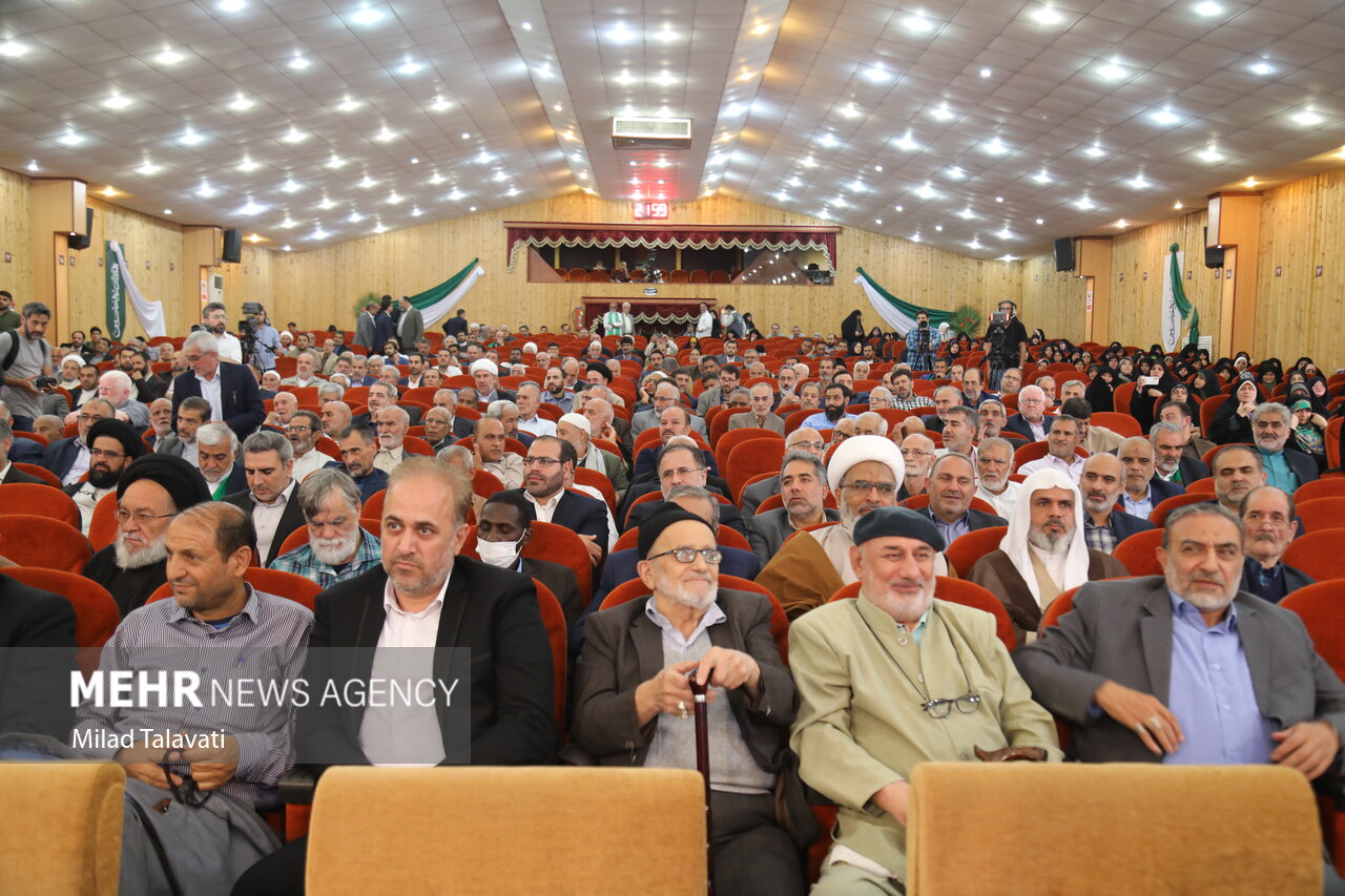 نمایی از افتتاحیه بیستمین اجلاس پیرغلامان حسینی در زیبا کنار