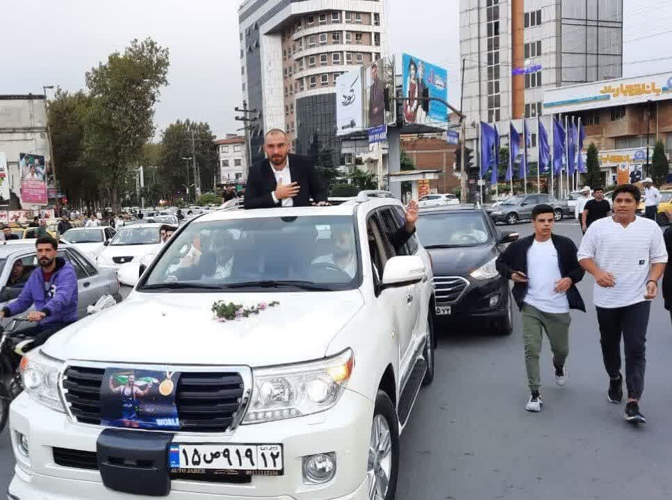 2 مدال طلای مسابقات کشتی را به موزه آستان قدس اهدا می‌کنم