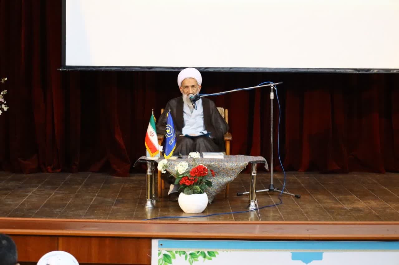 دفاع از ملت مظلوم فلسطین وظیفه همگانی است