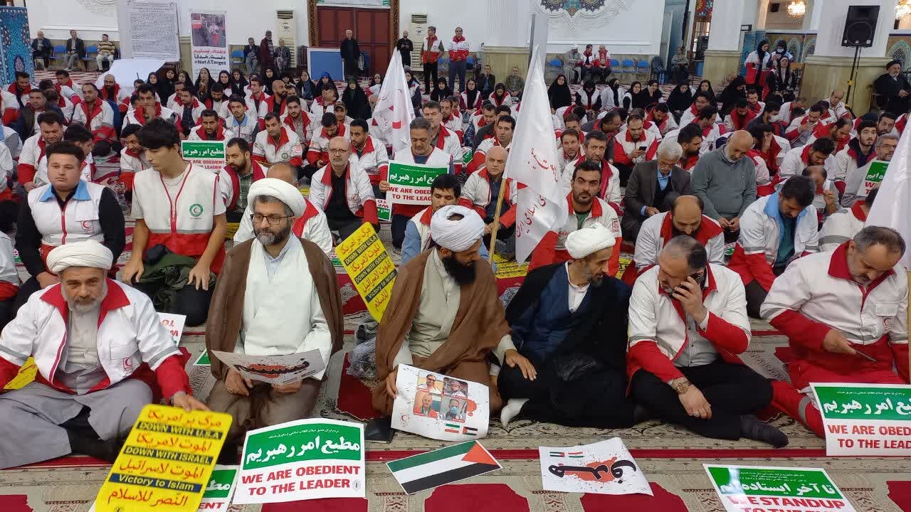 تجمع امدادگران و کادر درمان هلال احمر گیلان در مصلای رشت