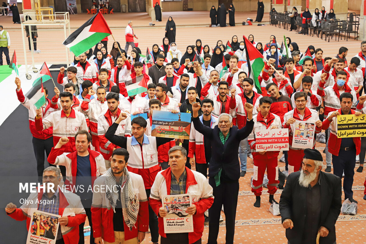 تجمع اعتراضی امدادگران و داوطلبان هلال‌احمر گلستان درحمایت فلسطین
