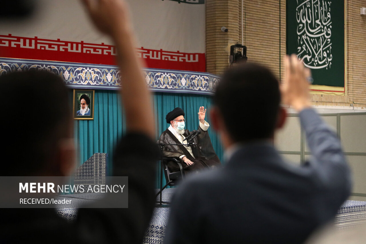 54 دانش آموز گیلانی با رهبر معظم انقلاب دیدار کردند