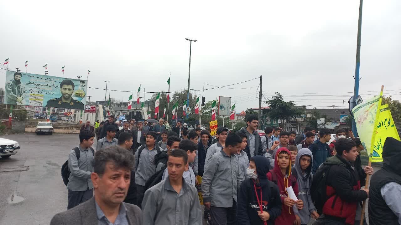 حضور دانش آموزان شلمانی در راهپیمایی 13 آبان