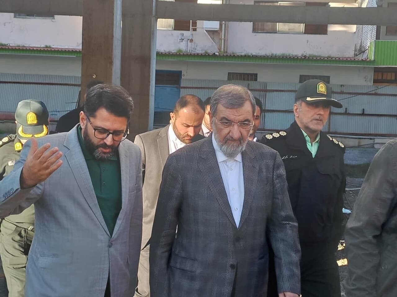 بازدید محسن رضایی از سالن ورزشی جویبار