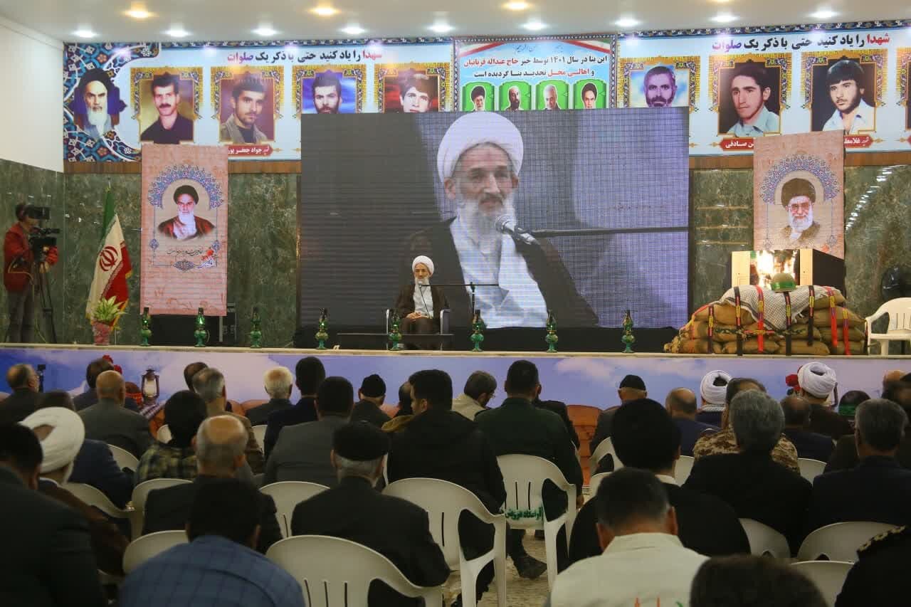 سبک زندگی قرآنی و شهدایی شود
