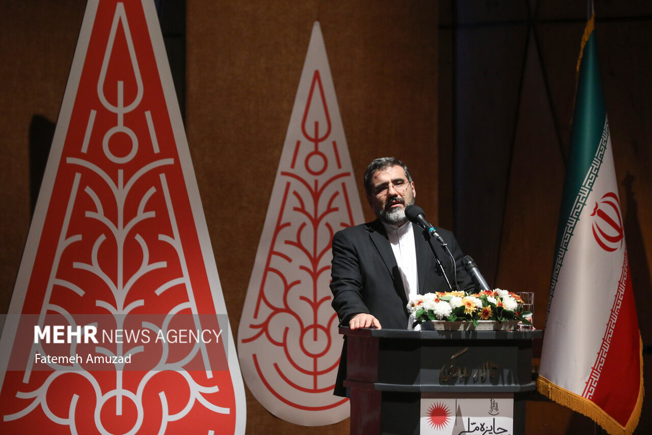 خودکفایی ایران در تولید کاغذ و صنعت نشر/ صادرکننده کاغذ می شویم