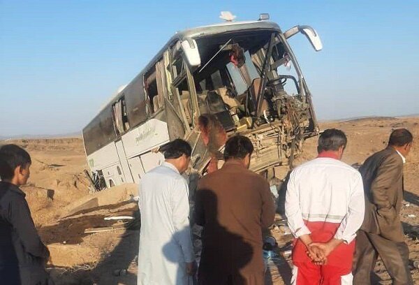 یک دستگاه اتوبوس مسافری در جاده هراز دچار حریق شد