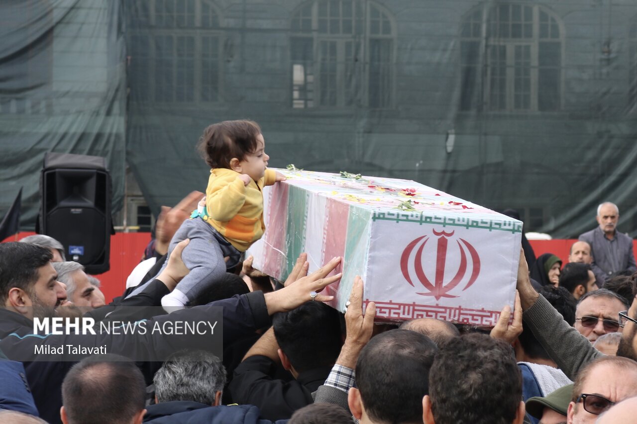 تشییع باشکوه پیکر شهید گمنام خوشنام توسط منجیلی‌ها