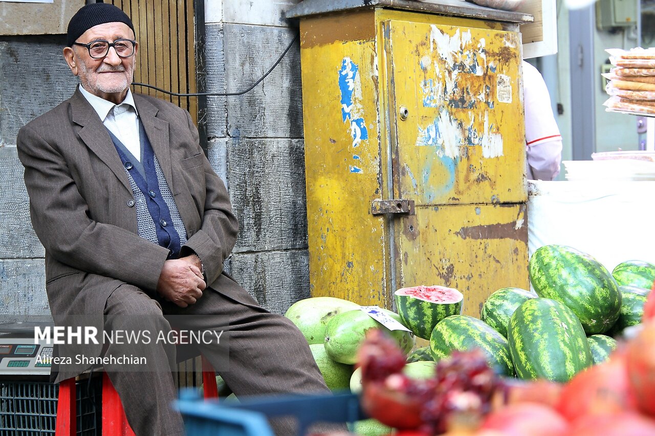 بازار شب یلدا در رشت
