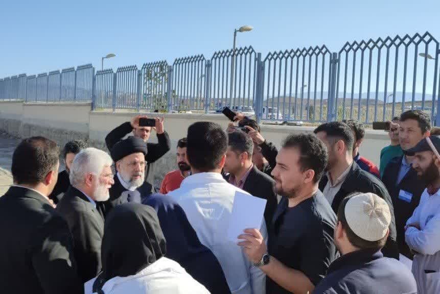 رییس جمهور با کادر درمانی بیمارستان علوی مراوه تپه دیدار کرد