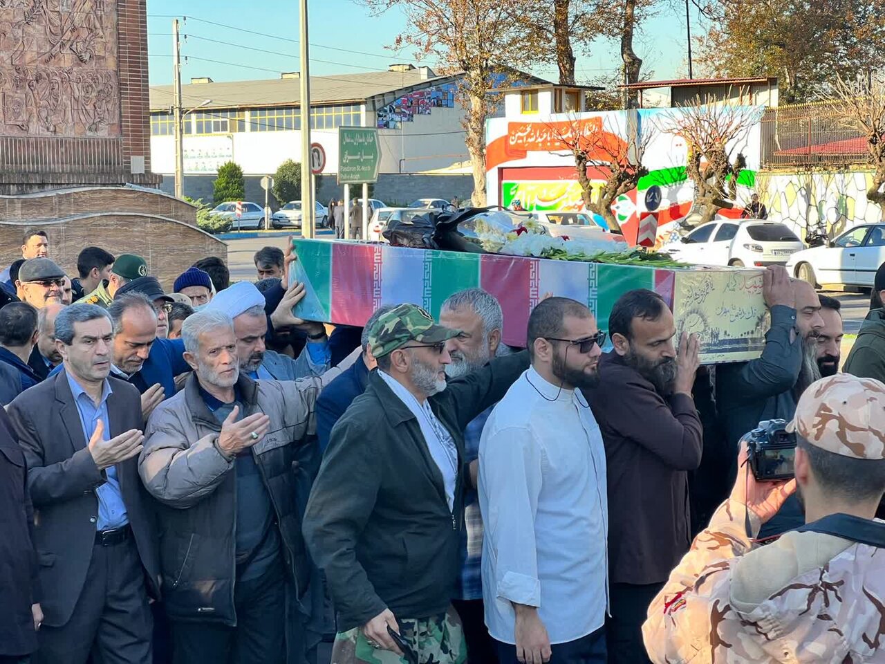 تشییع پیکر 2 شهید خوشنام در رشت