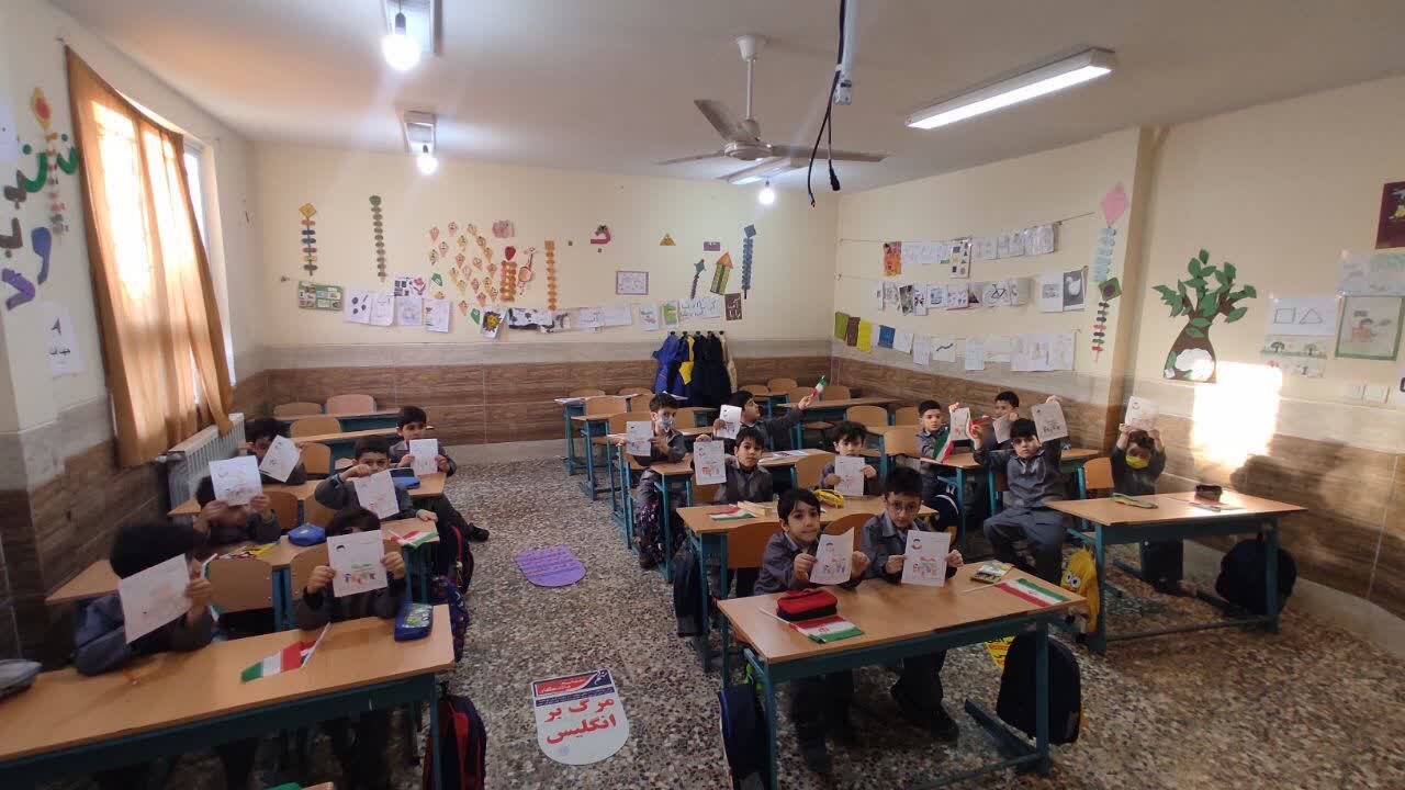 گرامیداشت حماسه 8 و 9 دی توسط دانش آموزان آستانه ای