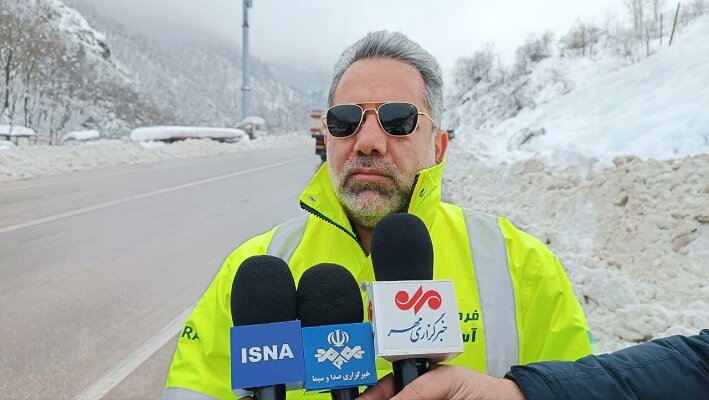 ادامه تلاش ها برای بازگشایی مسیر 6 روستای آستارا