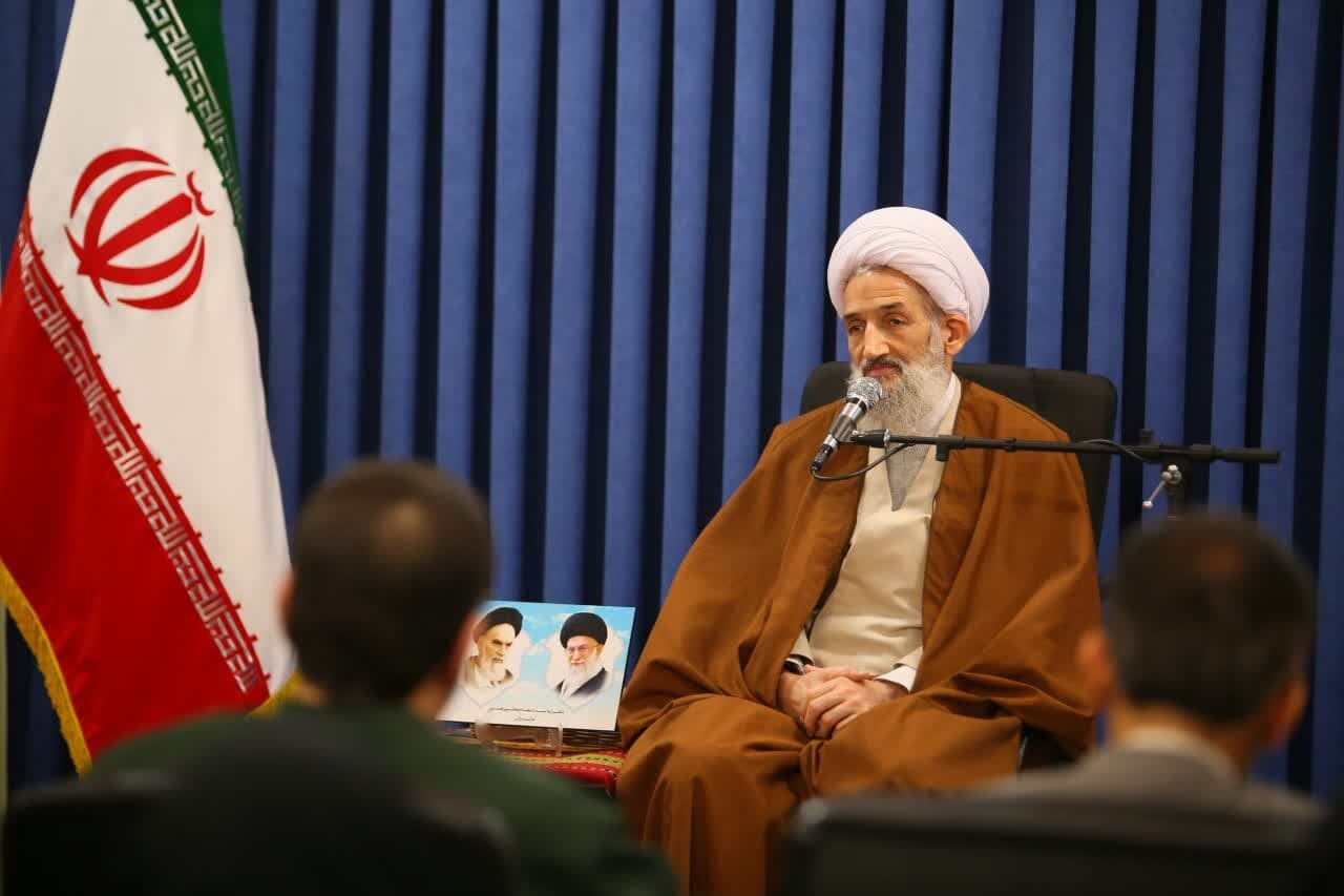 ایران قوی با حضور ملت در راهپیمایی و انتخابات شکل می گیرد