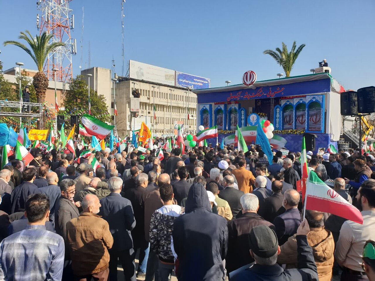 نمایی از حضور باشکوه مردم رشت در راهپیمایی 22 بهمن