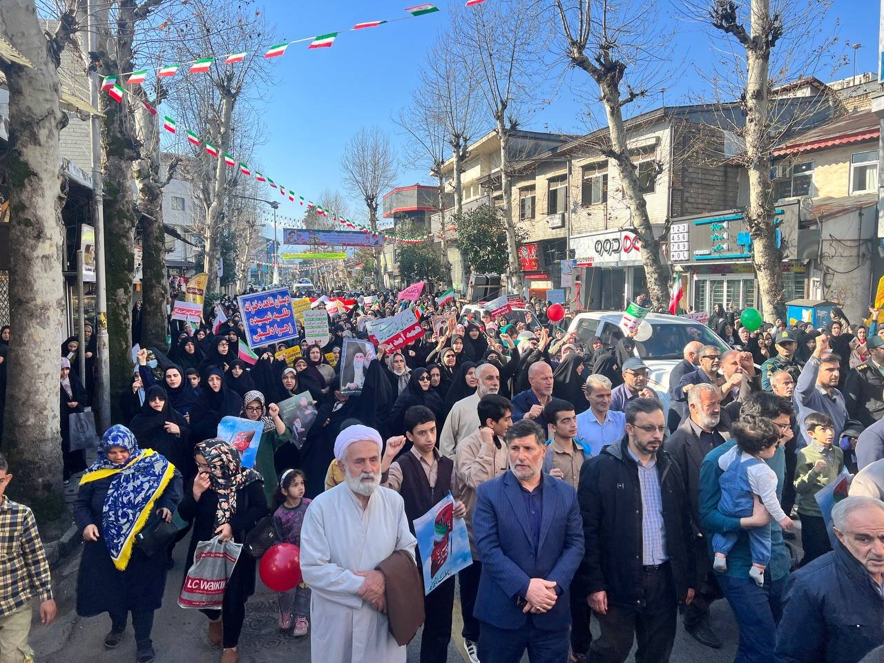 حضور با شکوه مردم فومن در راهپیمایی 22 بهمن