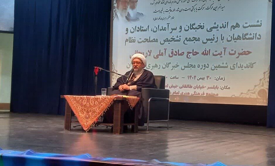 آبادانی کشور به کار نخبگان بستگی دارد