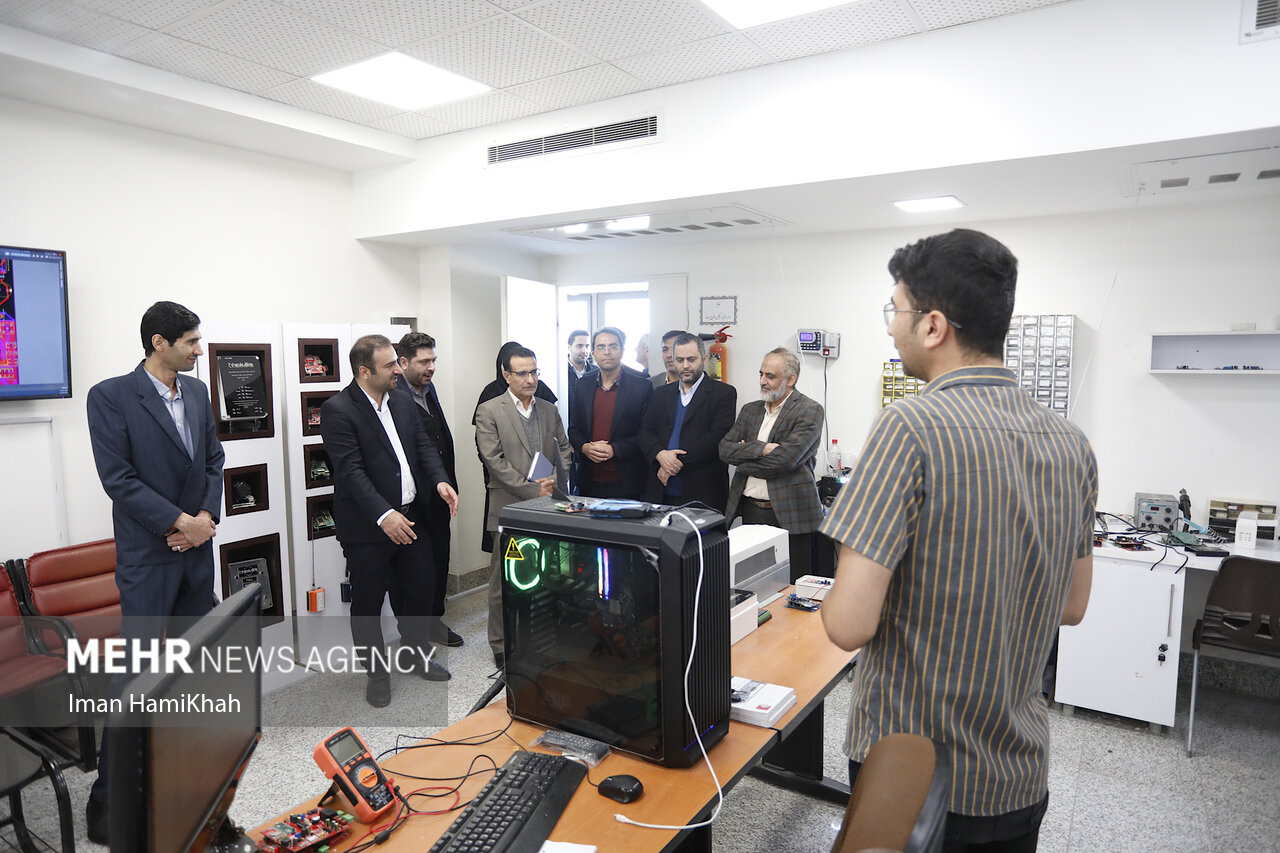 دعوت یک هنرمند از مردم برای حضور حداکثری در انتخابات