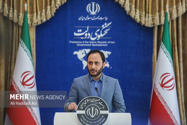 حضور در انتخابات حق و تکلیف است