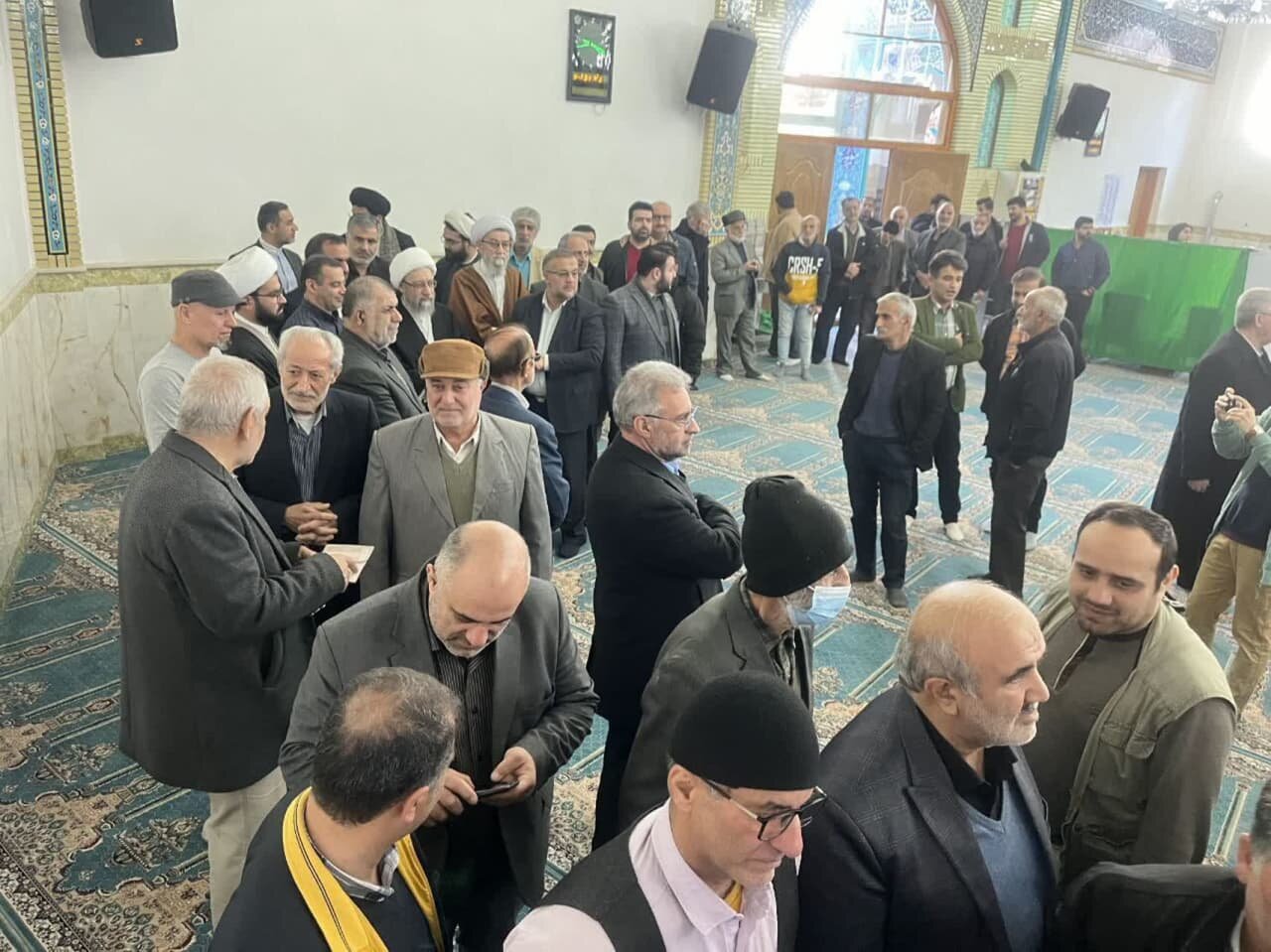 حضور آیت الله لاریجانی آملی در صف رای دهندگان