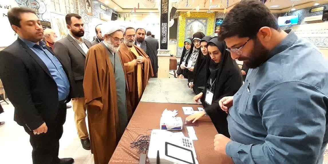 نماینده ولی فقیه در گیلان رای خود را به صندوق انداخت