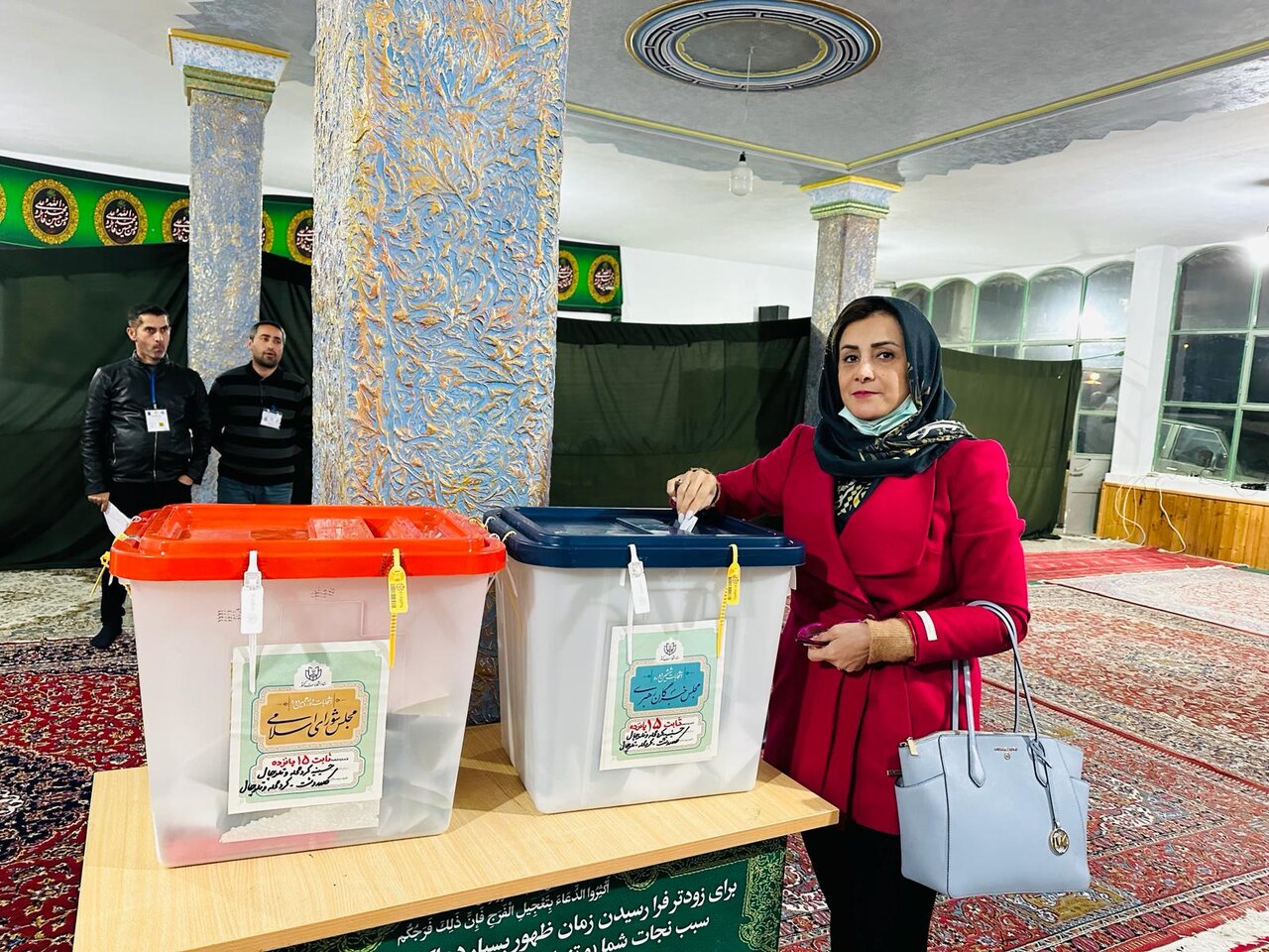 حضور بانوی مقیم لندن پای صندوق رای کلاردشت