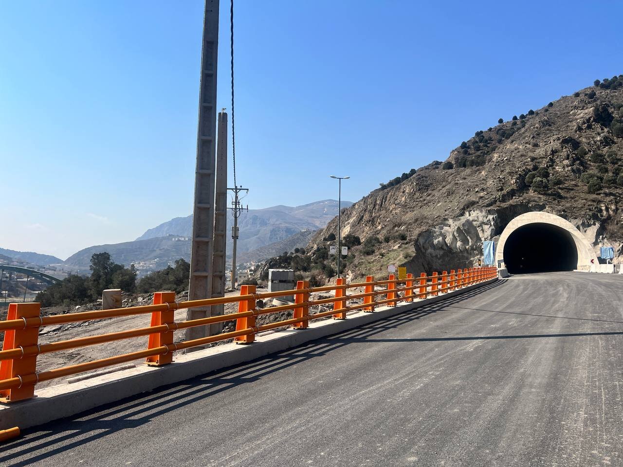مراحل پایانی 8 کیلومتر باقیمانده آزاد راه قزوین - رشت