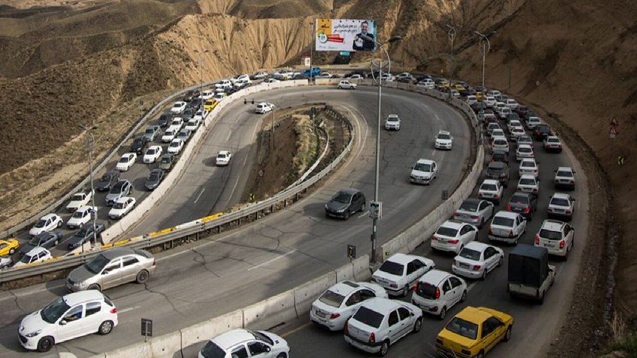 ترافیک فوق سنگین در کندوان/ بارش برف در ارتفاعات