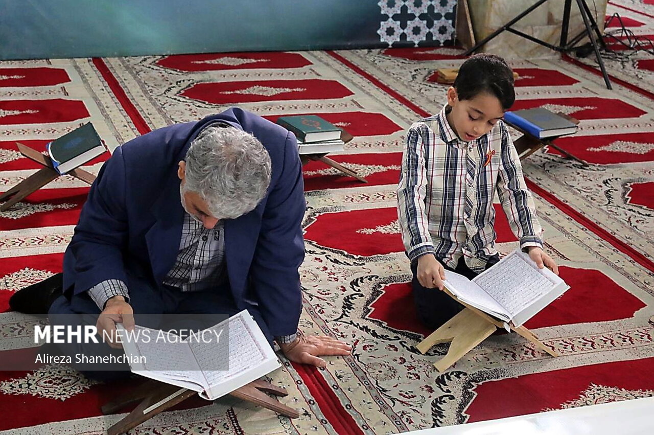 جزء خوانی قرآن کریم در مصلای رشت