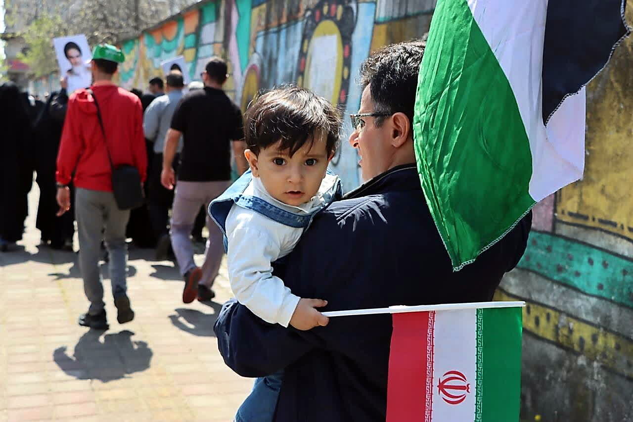 دکلمه خوانی دختر 6 ساله آستانه ای در روز قدس