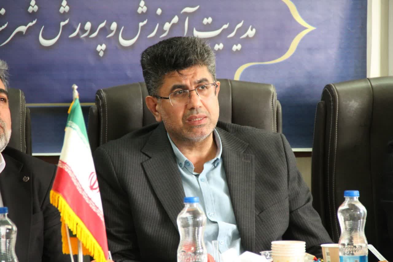 معلمان باید دانش آموزانی در تراز انقلاب اسلامی آموزش دهند
