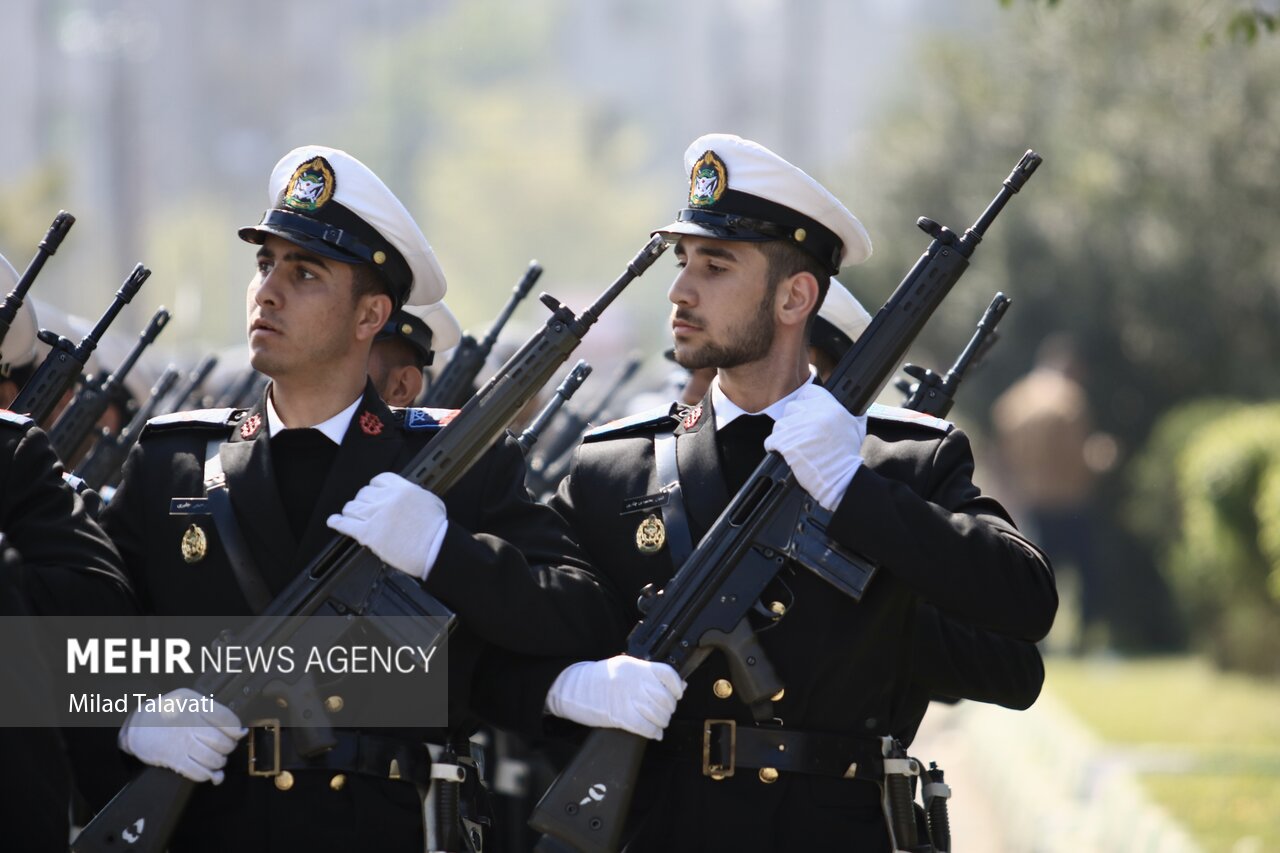 تصاویری از رژه روز ارتش در رشت