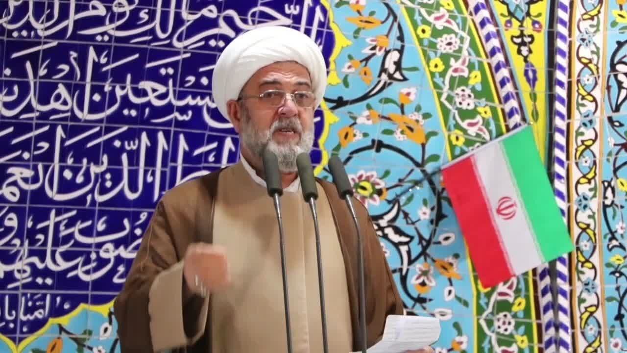 دشمن از کشف حجاب برای از هم پاشیدن نظام خانواده استفاده می کند