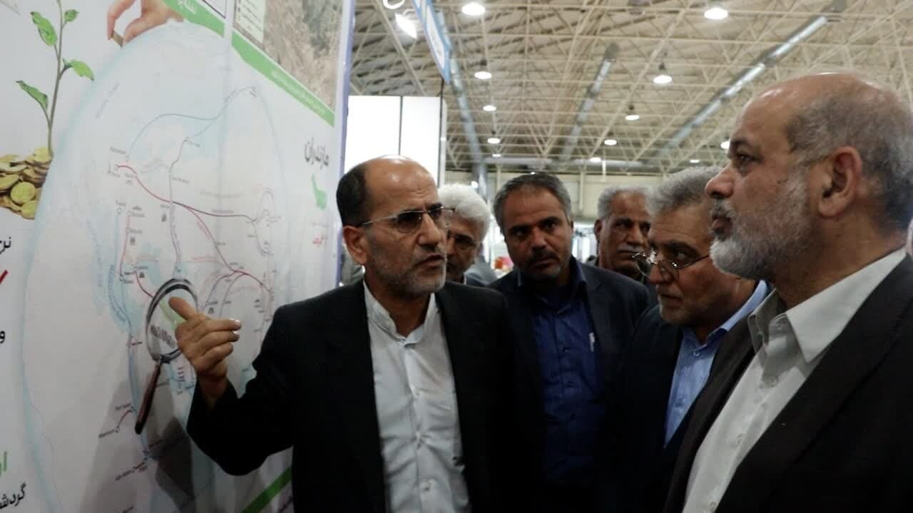 بازدید وزیر کشور از غرفه مازندران در اکسپو